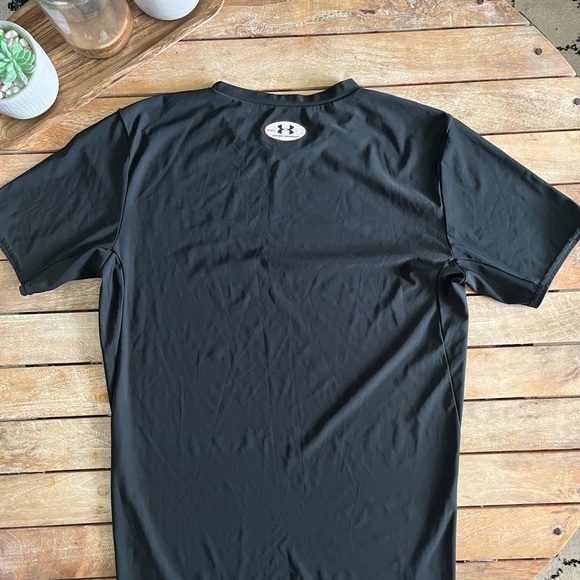 Under Armour Shirt black heatgear youth xxl adult small - Picture 3 of 3